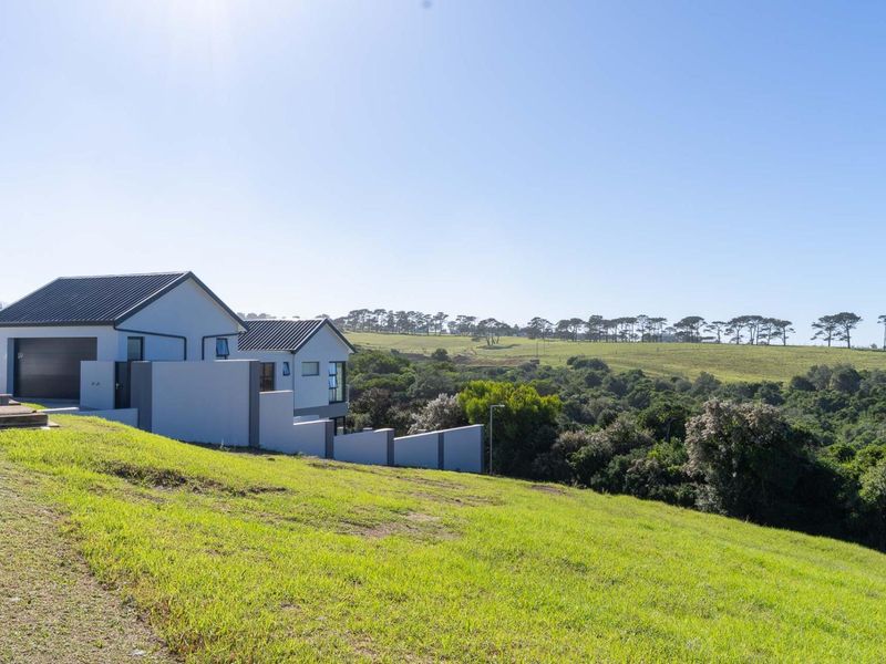 Vacant land with sea and country views, in the Le Grand Estate with approved building plans! - Photo 10