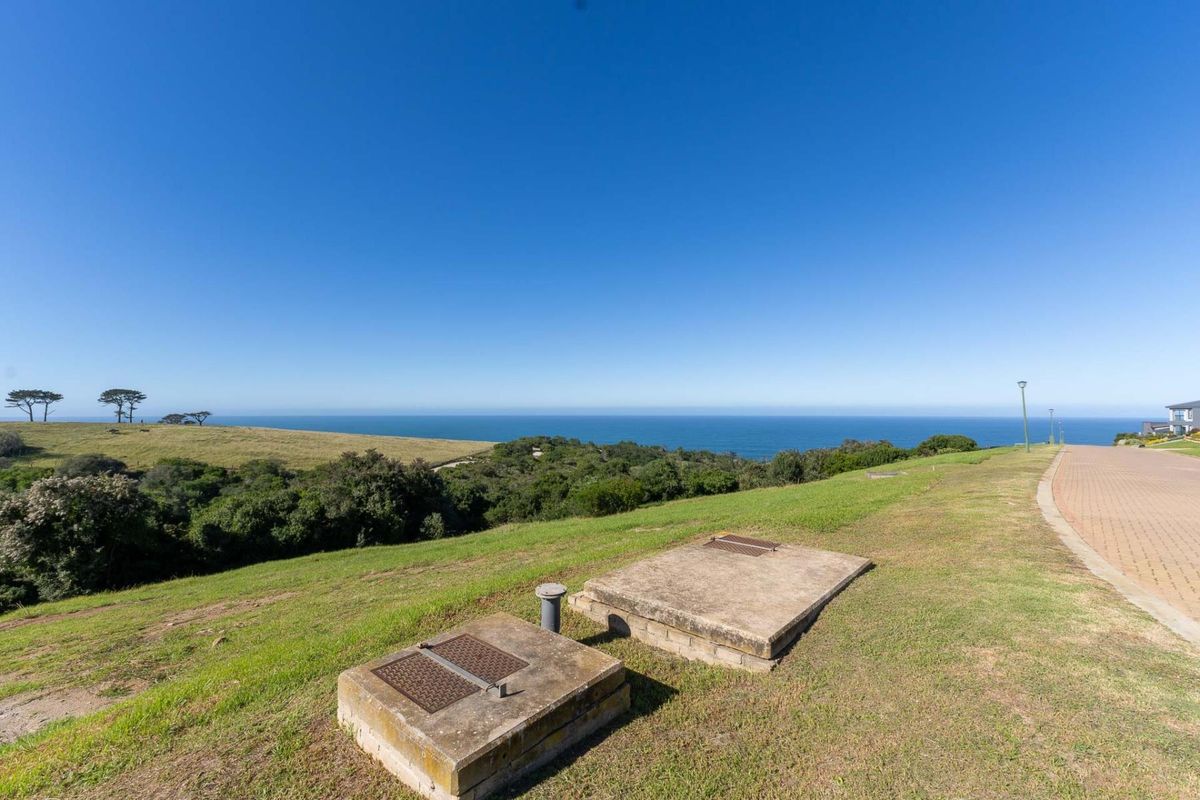Vacant land with sea and country views, in the Le Grand Estate with approved building plans! - Photo 2