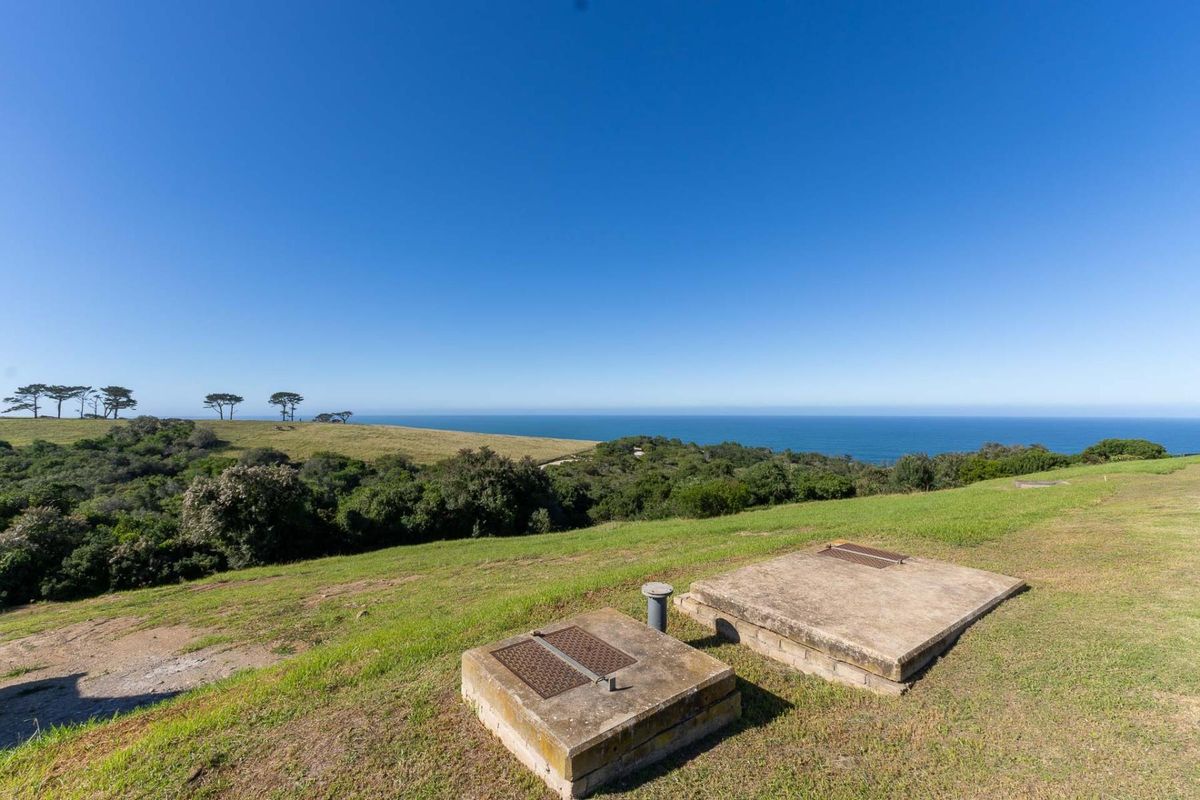 Vacant land with sea and country views, in the Le Grand Estate with approved building plans! - Photo 3