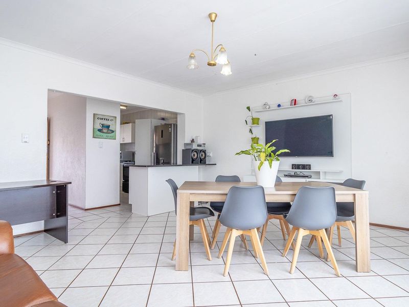 Location, space and a view - Photo 7