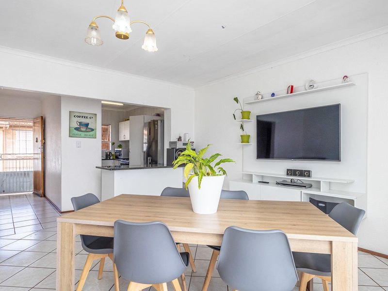 Location, space and a view - Photo 1