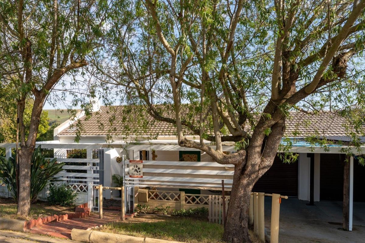 COTTAGE CHARM IN A PERFECT POSITION - Photo 2
