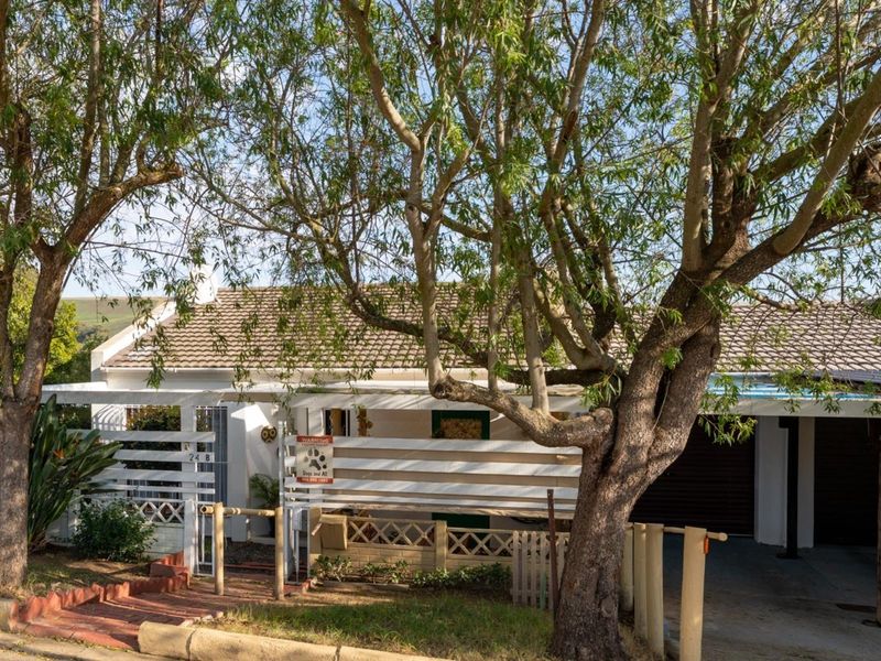 COTTAGE CHARM IN A PERFECT POSITION - Photo 2