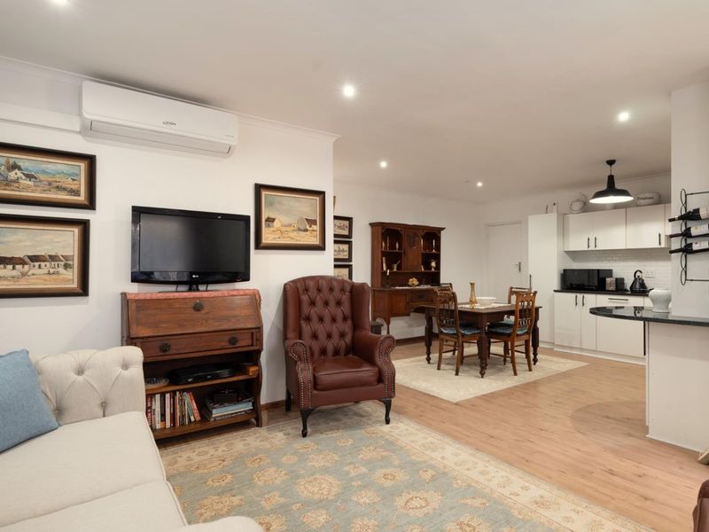 COTTAGE CHARM IN A PERFECT POSITION - Photo 10