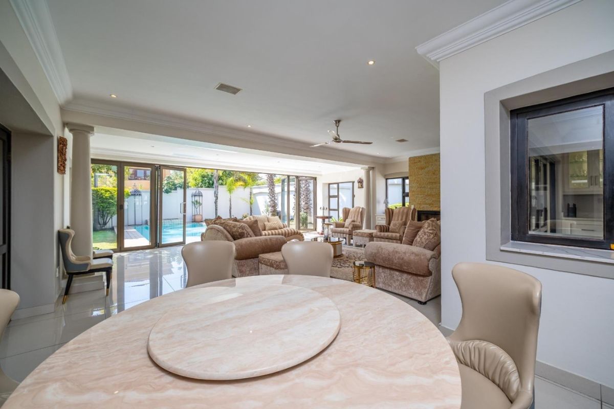 Elegant Fully Furnished 5-Bedroom Family Home in Dainfern Golf Estate - Photo 3