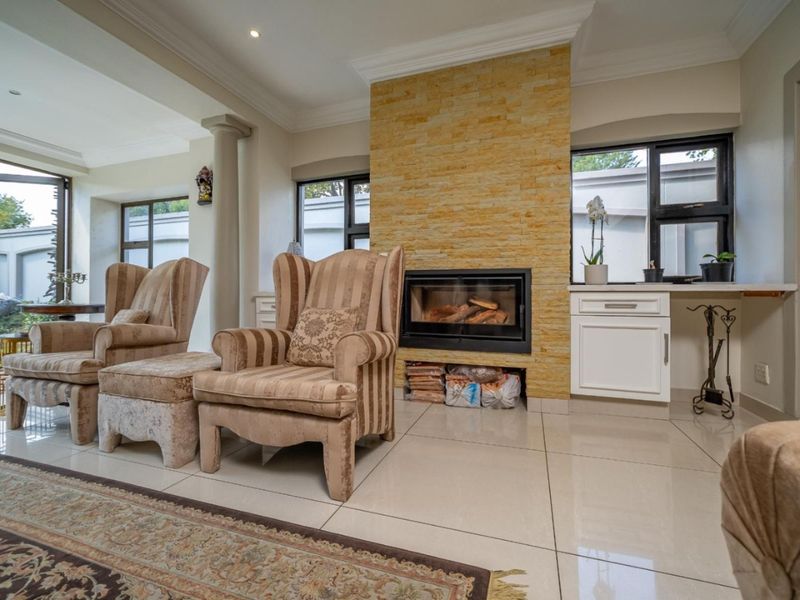 Elegant Fully Furnished 5-Bedroom Family Home in Dainfern Golf Estate - Photo 5