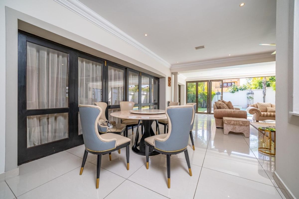 Elegant Fully Furnished 5-Bedroom Family Home in Dainfern Golf Estate - Photo 2