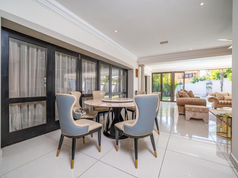 Elegant Fully Furnished 5-Bedroom Family Home in Dainfern Golf Estate - Photo 2
