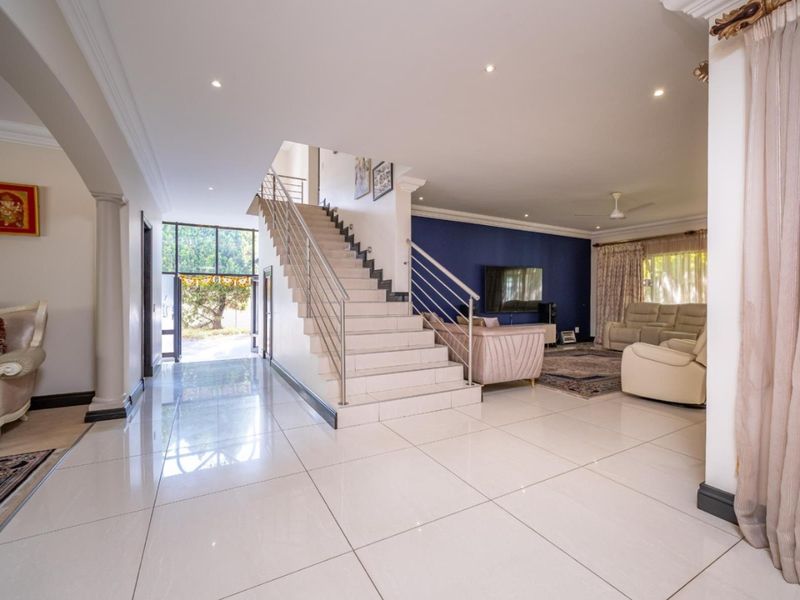 Elegant Fully Furnished 5-Bedroom Family Home in Dainfern Golf Estate - Photo 4