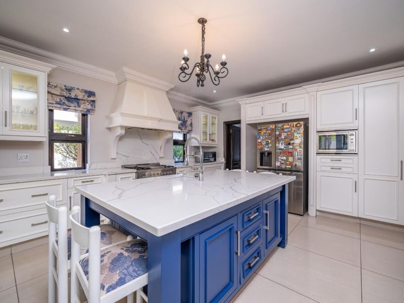 Elegant Fully Furnished 5-Bedroom Family Home in Dainfern Golf Estate - Photo 6
