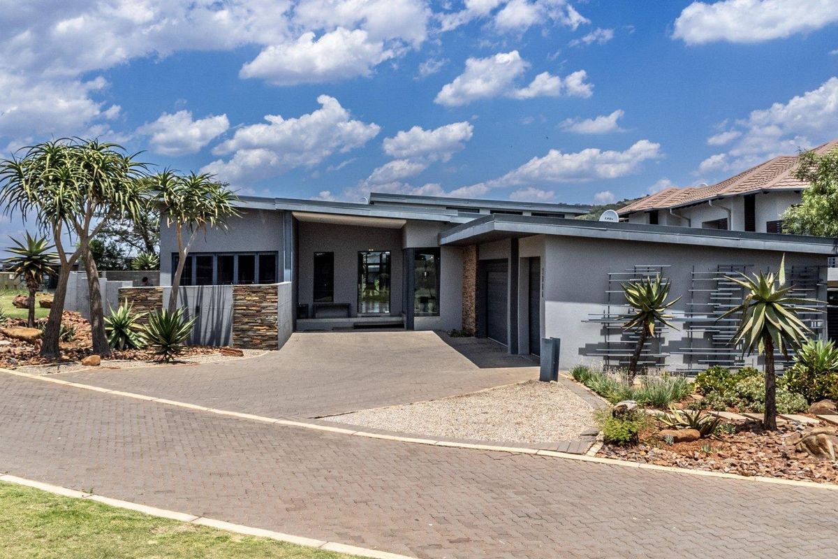 A Rare Corner Stand Gem Single Storey Living Done Right - Photo 3