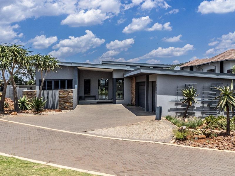 A Rare Corner Stand Gem Single Storey Living Done Right - Photo 3