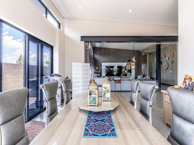 A Rare Corner Stand Gem Single Storey Living Done Right - Photo 10