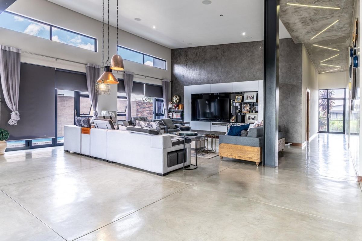 A Rare Corner Stand Gem Single Storey Living Done Right - Photo 5