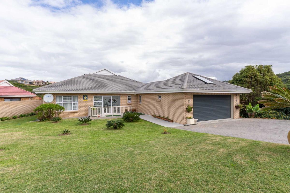 Stylish low maintenance three bedroom house with guest suite on golf estate - Photo 4