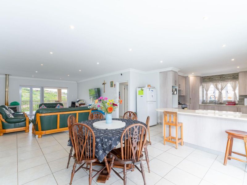 Stylish low maintenance three bedroom house with guest suite on golf estate - Photo 8