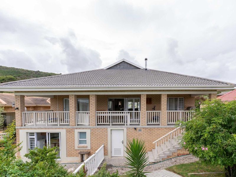 Stylish low maintenance three bedroom house with guest suite on golf estate - Photo 3