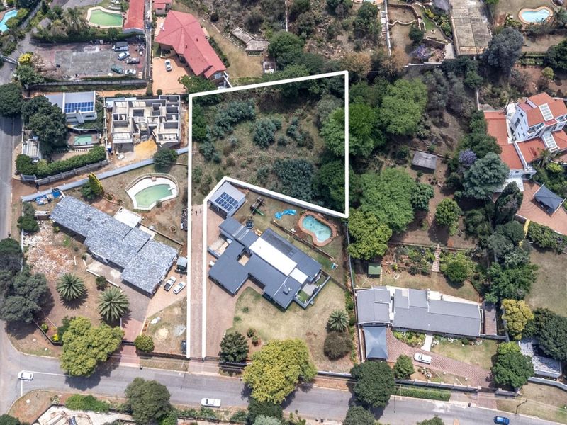 Contemporary Comfort and Style in the Heart of Northcliff - Photo 9