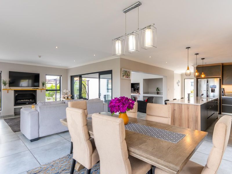 3-Bedroom Home in Langebaan Country Estate - Photo 9