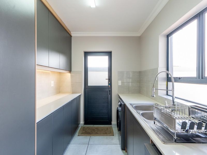 3-Bedroom Home in Langebaan Country Estate - Photo 6