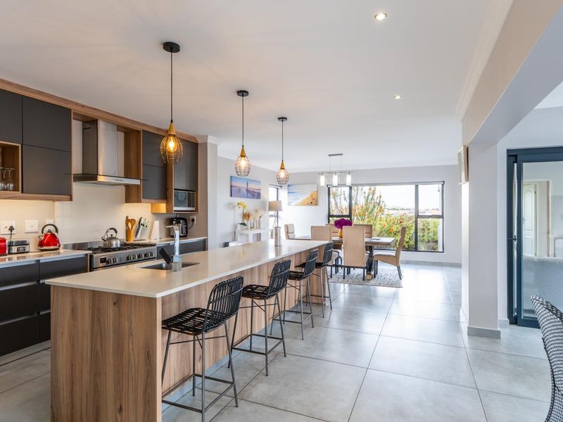3-Bedroom Home in Langebaan Country Estate - Photo 2