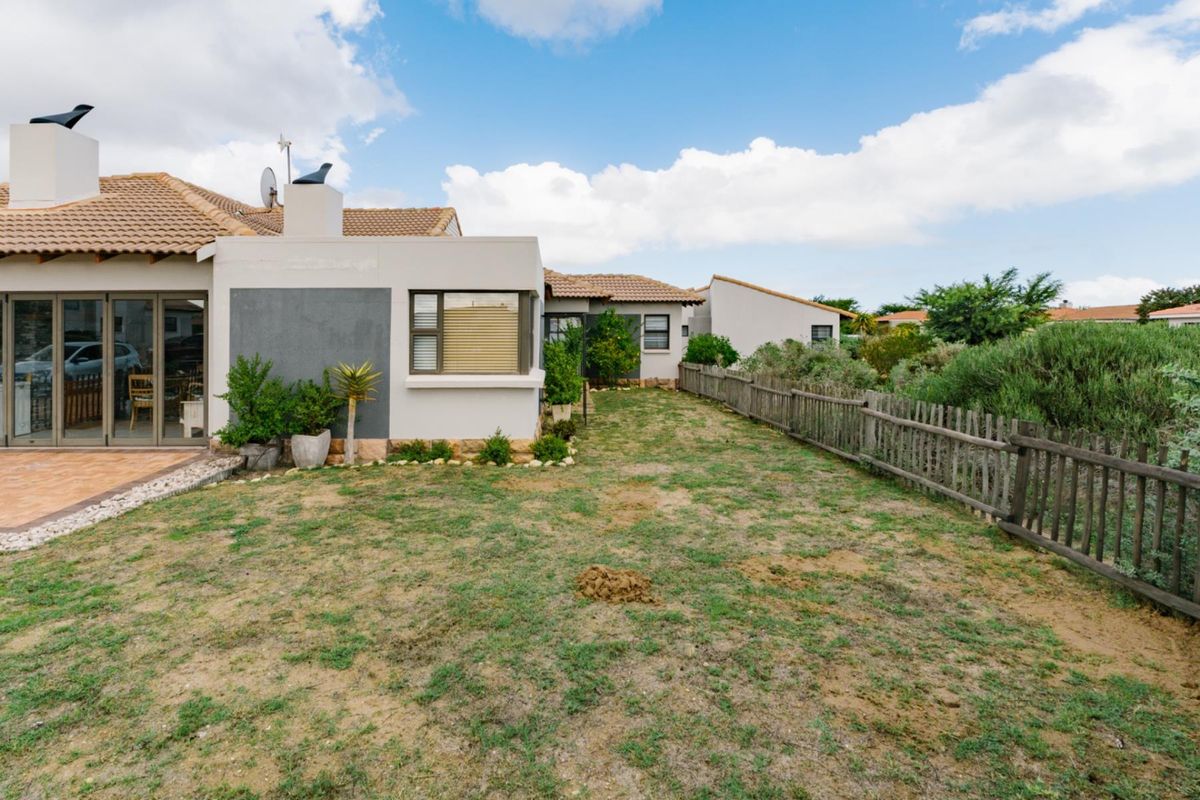 Spacious 4-Bedroom Corner Home with Greenbelt Views | Langebaan Country Estate - Photo 3
