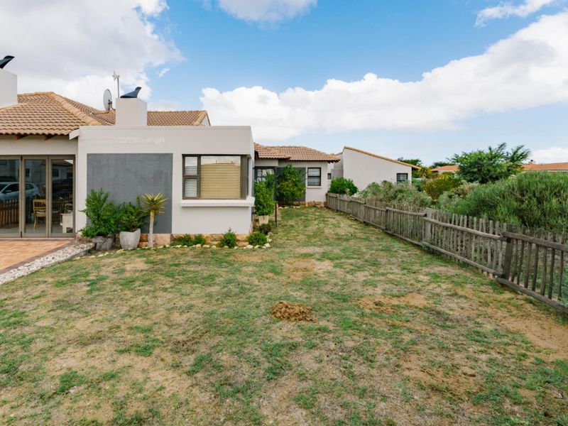 Spacious 4-Bedroom Corner Home with Greenbelt Views | Langebaan Country Estate - Photo 3