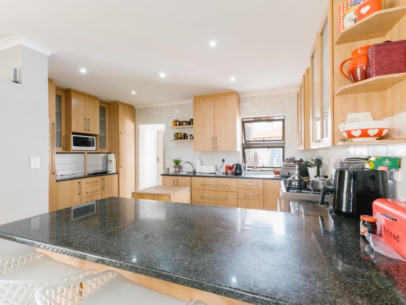 Spacious 4-Bedroom Corner Home with Greenbelt Views | Langebaan Country Estate - Photo 9