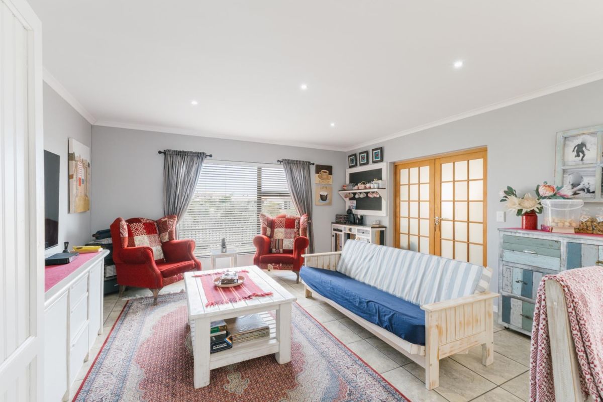 Spacious 4-Bedroom Corner Home with Greenbelt Views | Langebaan Country Estate - Photo 5