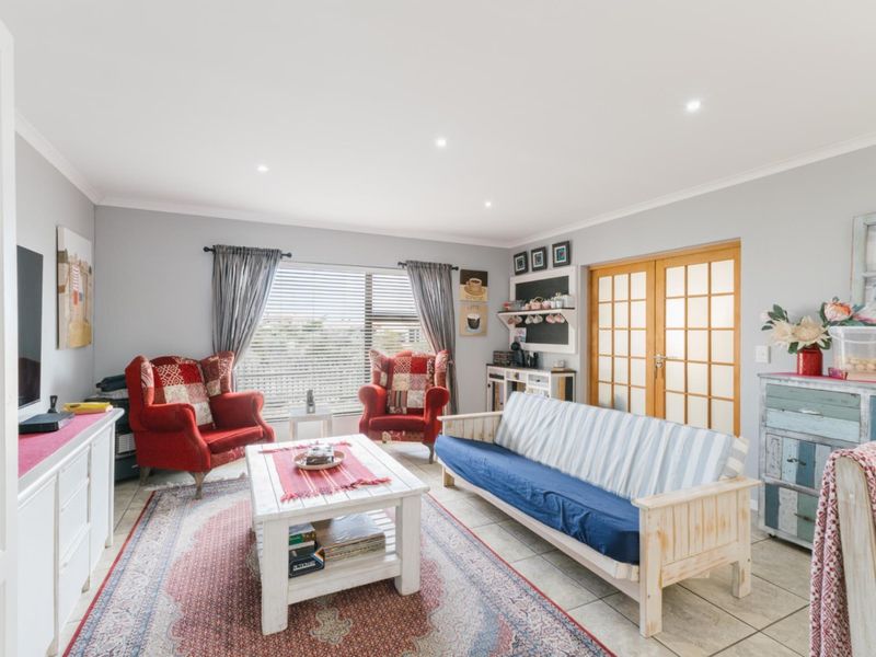 Spacious 4-Bedroom Corner Home with Greenbelt Views | Langebaan Country Estate - Photo 5