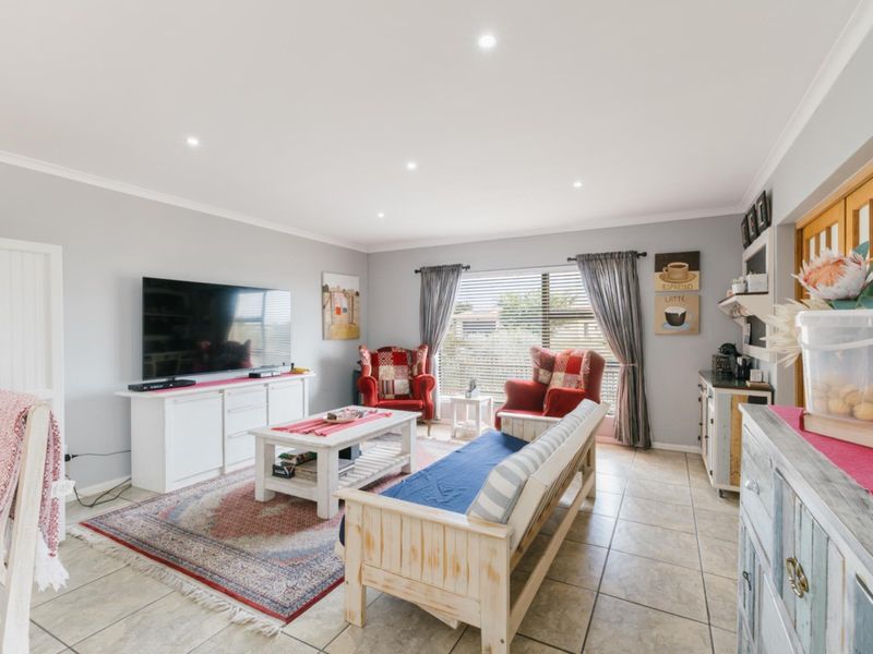 Spacious 4-Bedroom Corner Home with Greenbelt Views | Langebaan Country Estate - Photo 4
