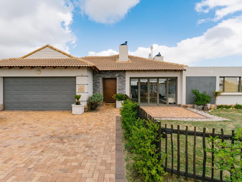 Spacious 4-Bedroom Corner Home with Greenbelt Views | Langebaan Country Estate - Photo 2