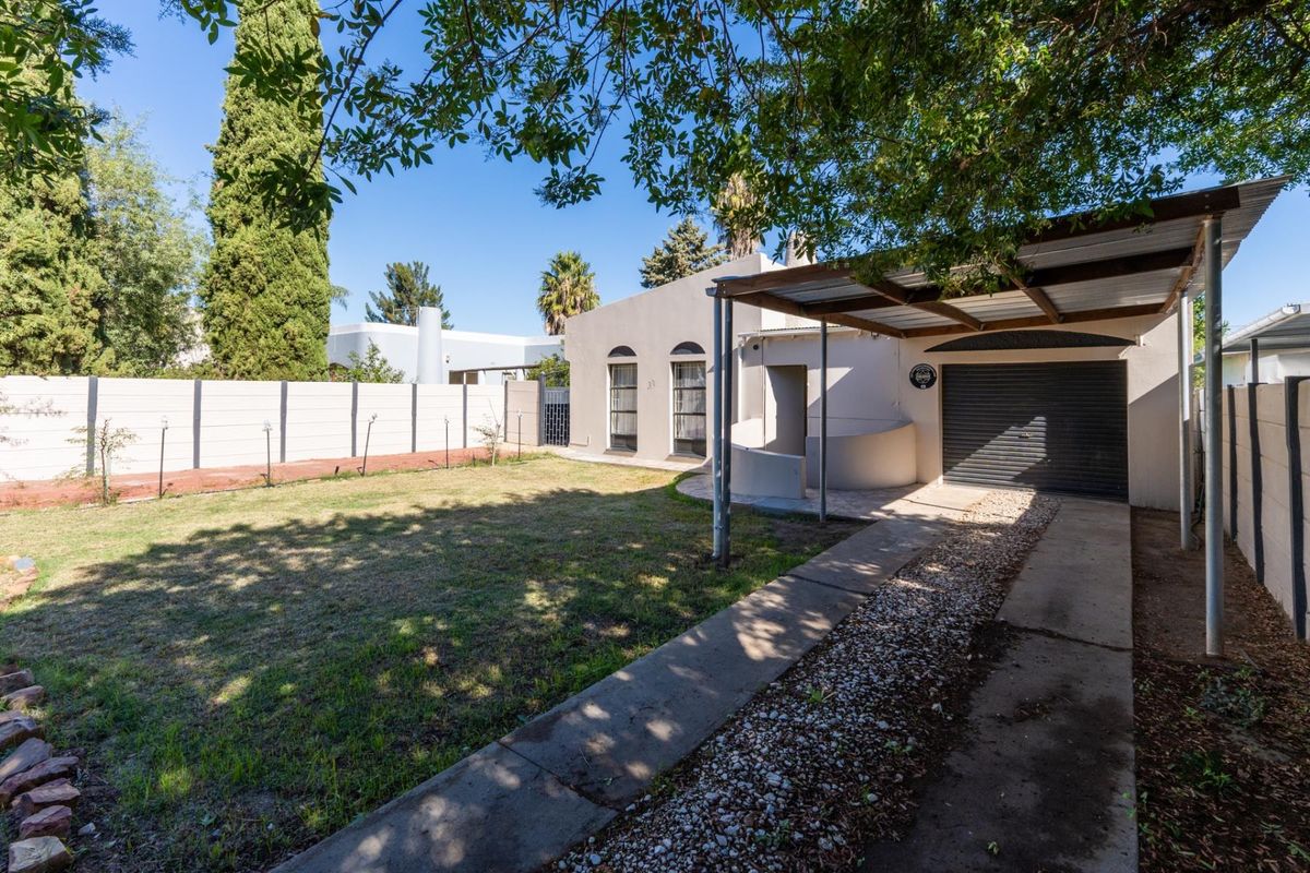 Elegant 3-Bedroom Contemporary Home for Sale in Robertson - Photo 2