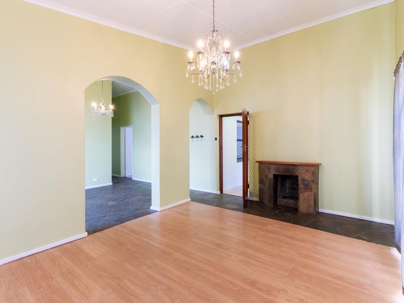 Elegant 3-Bedroom Contemporary Home for Sale in Robertson - Photo 8