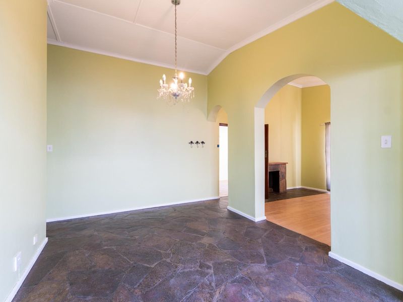 Elegant 3-Bedroom Contemporary Home for Sale in Robertson - Photo 6