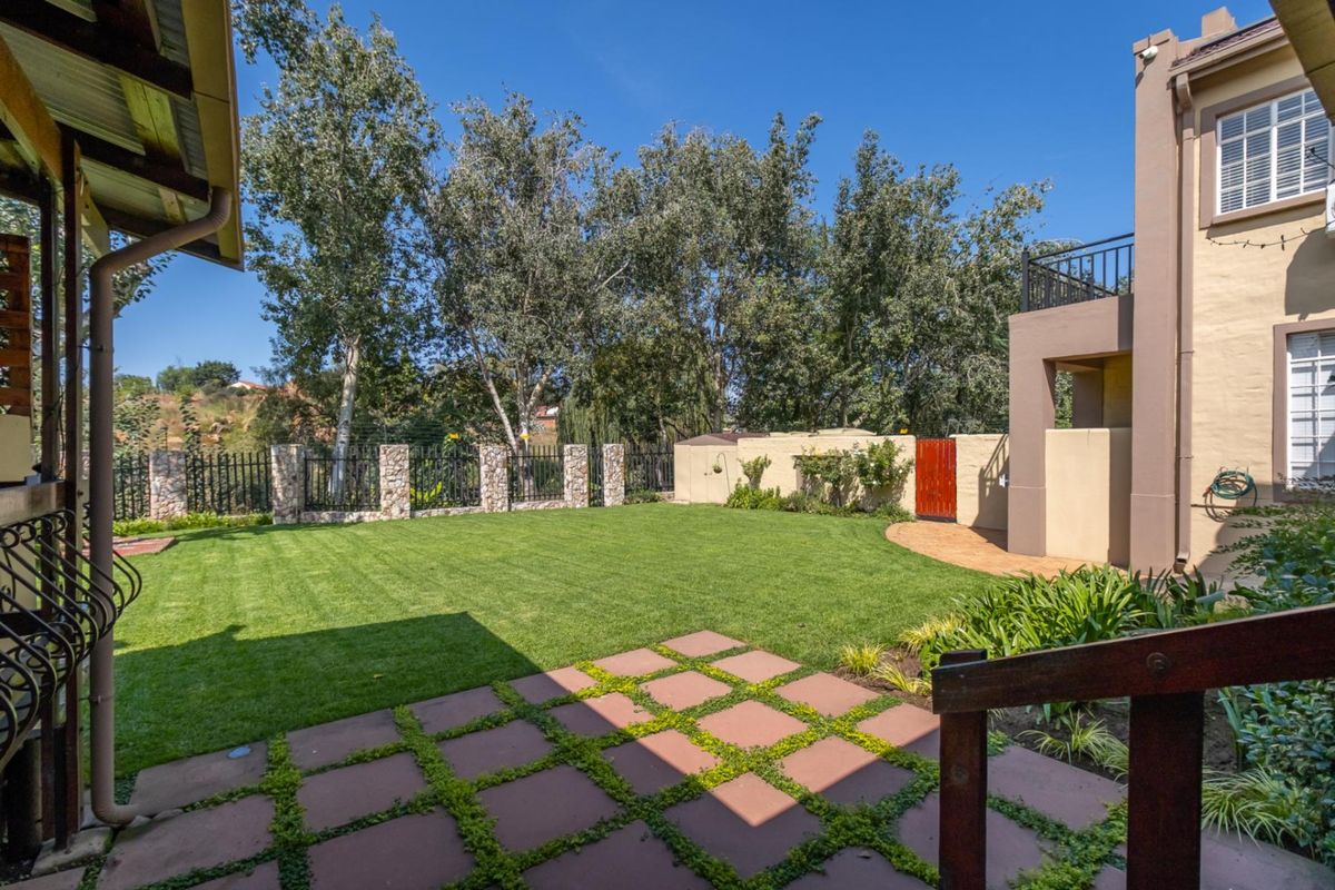 Luxurious Family Living in the Heart of Heidelberg Central. - Photo 4