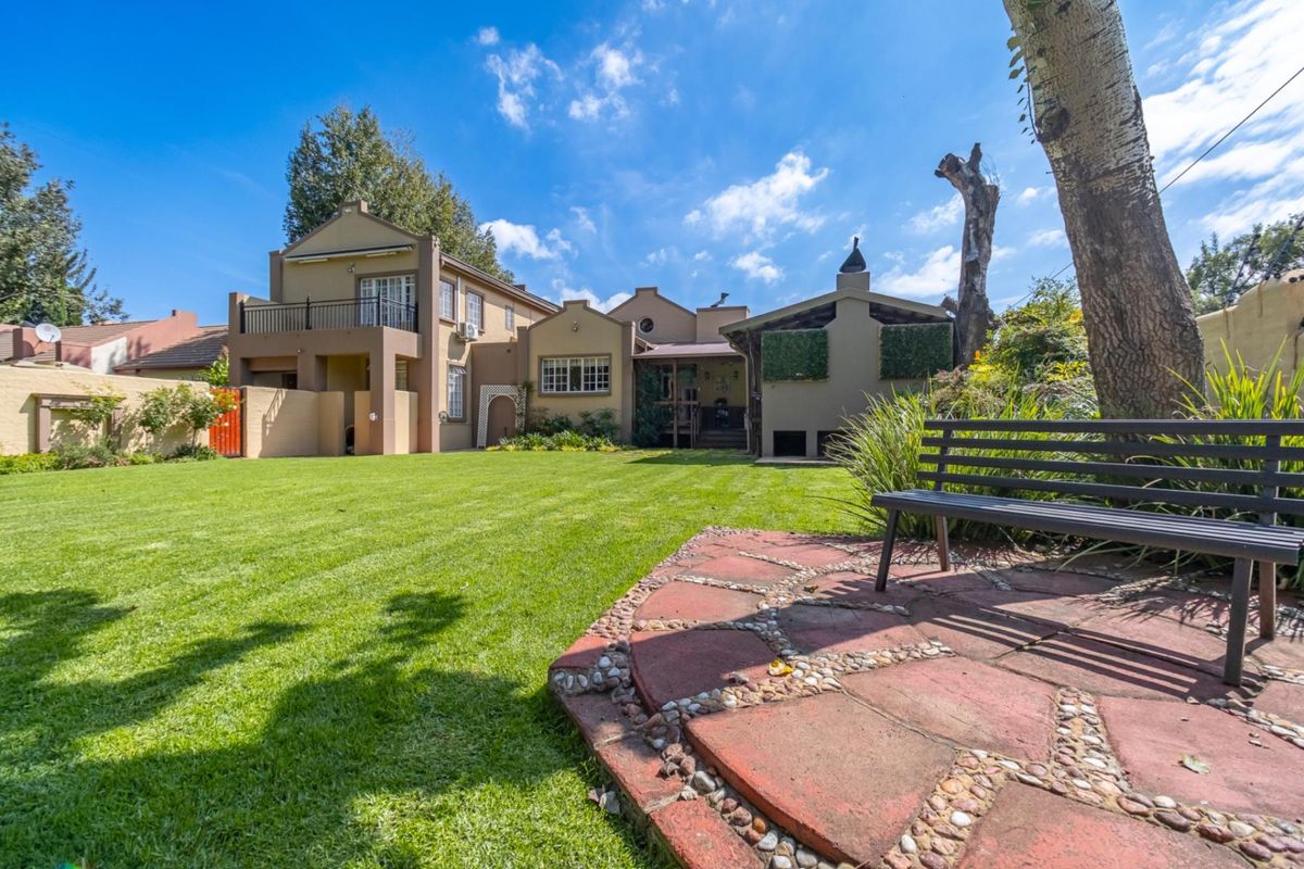Luxurious Family Living in the Heart of Heidelberg Central. - Photo 5