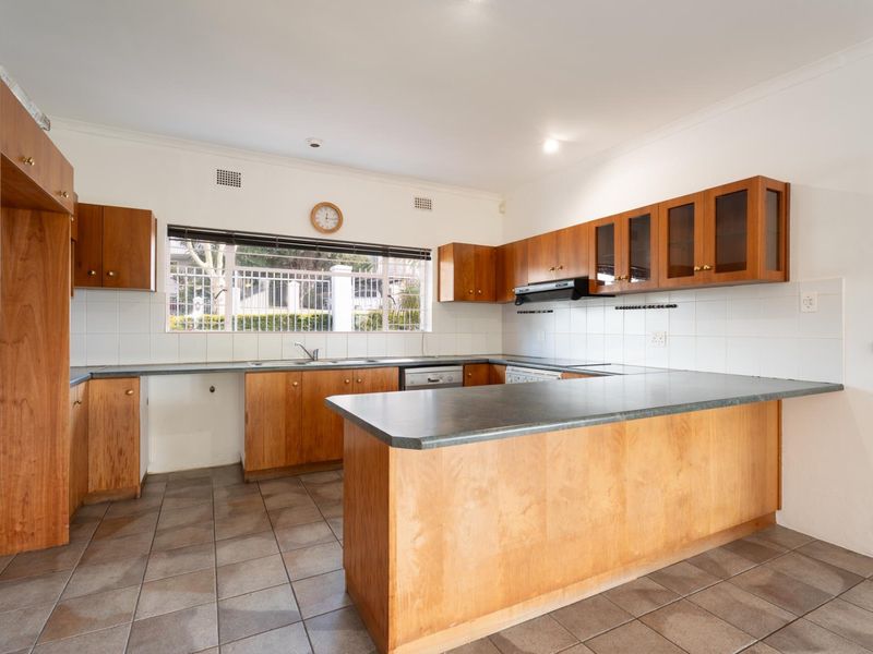 Five Bedroom House to rent in Buitenverwagting - Photo 7