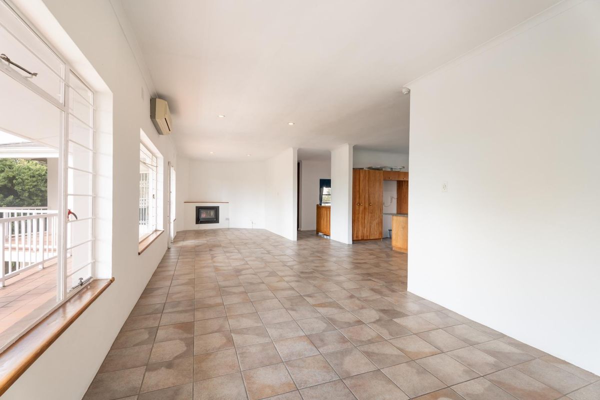 Five Bedroom House to rent in Buitenverwagting - Photo 5