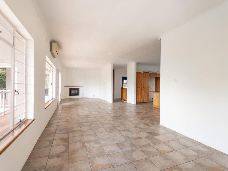 Five Bedroom House to rent in Buitenverwagting - Photo 5