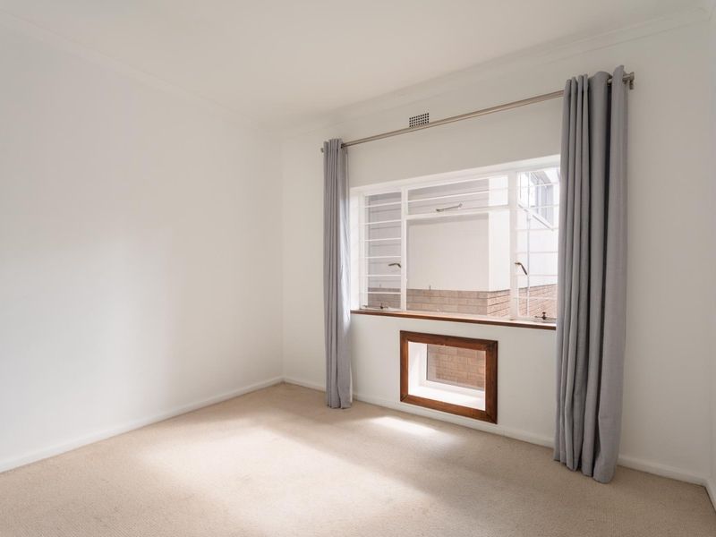Five Bedroom House to rent in Buitenverwagting - Photo 10