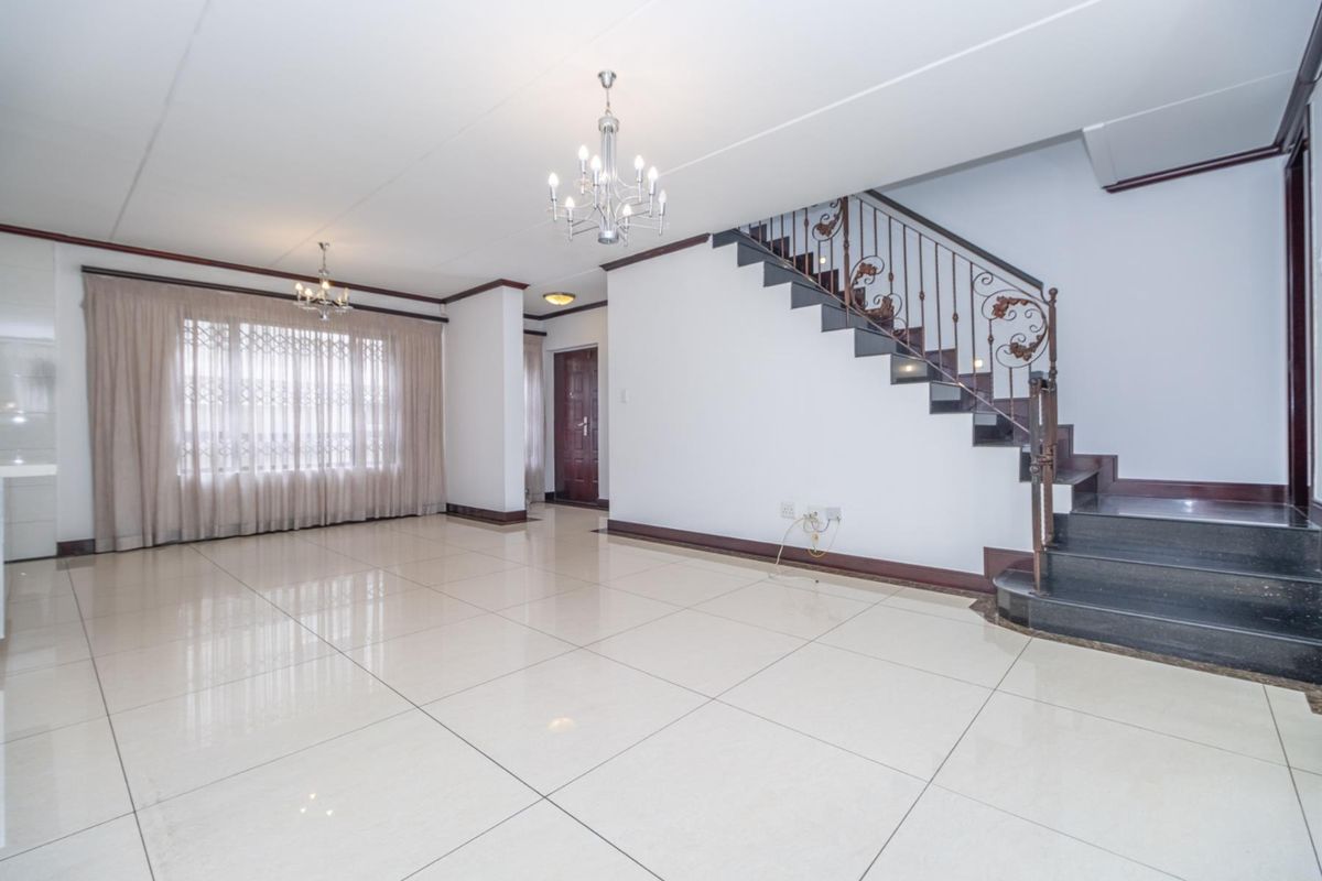 Comfortable, modern lifestyle, 3-Bedroom Cluster in Sought-After Secure Complex - Photo 4