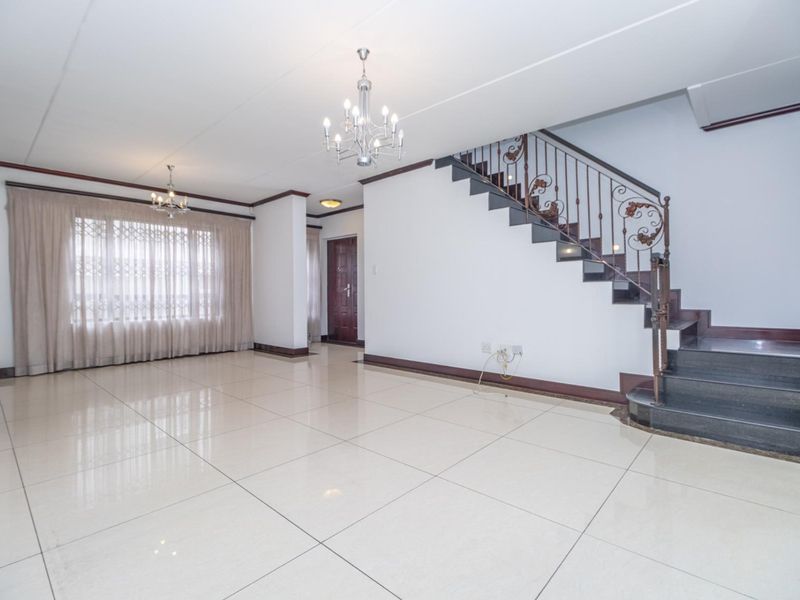 Comfortable, modern lifestyle, 3-Bedroom Cluster in Sought-After Secure Complex - Photo 4