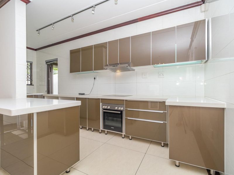 Comfortable, modern lifestyle, 3-Bedroom Cluster in Sought-After Secure Complex - Photo 7