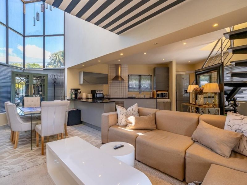 Stunning Modern 3 Bedroom Duplex For Sale in Prime location - Photo 1