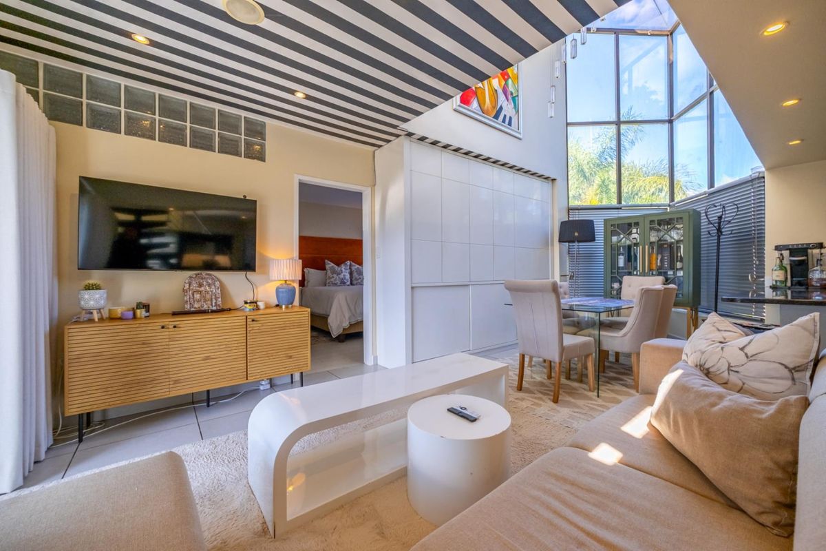 Stunning Modern 3 Bedroom Duplex For Sale in Prime location - Photo 3