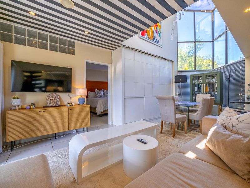 Stunning Modern 3 Bedroom Duplex For Sale in Prime location - Photo 3