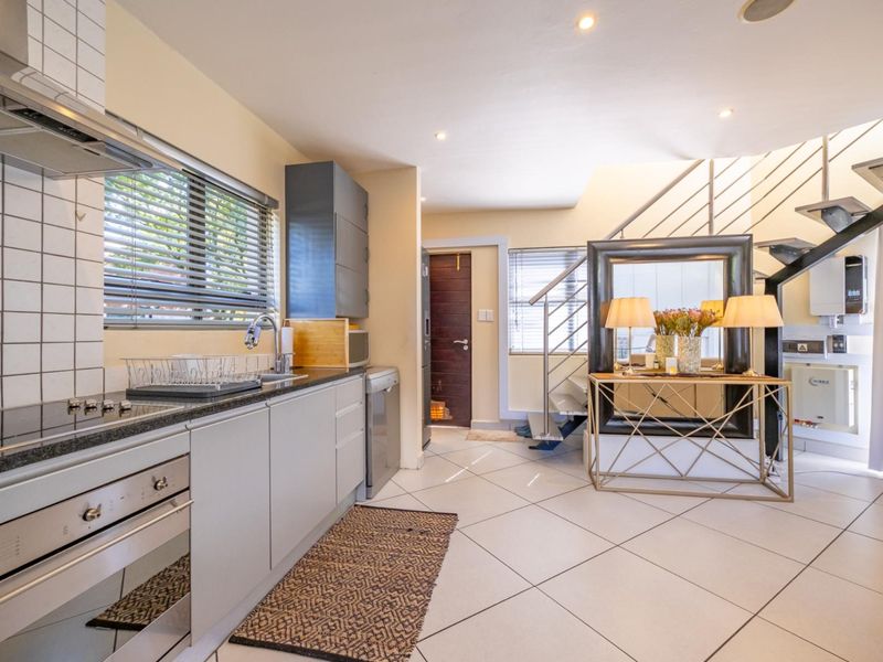 Stunning Modern 3 Bedroom Duplex For Sale in Prime location - Photo 9