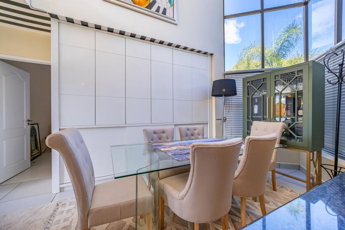Stunning Modern 3 Bedroom Duplex For Sale in Prime location - Photo 4