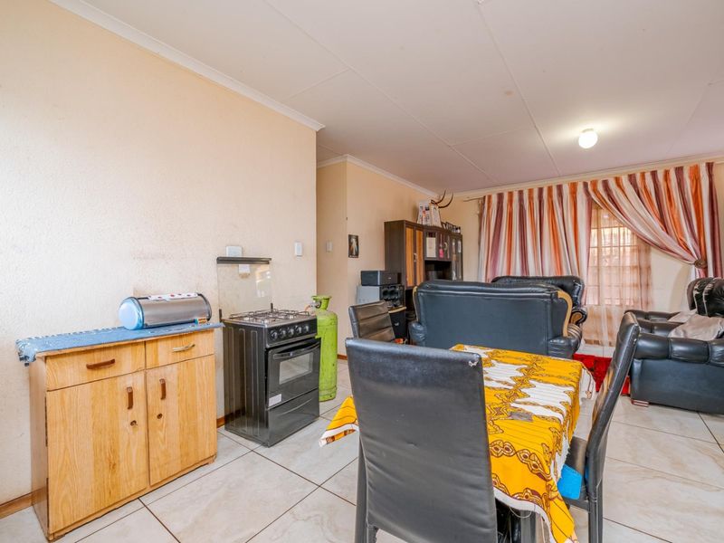 NEAT FAMILY HOME FOR SALE IN TLHABANE WEST - Photo 10